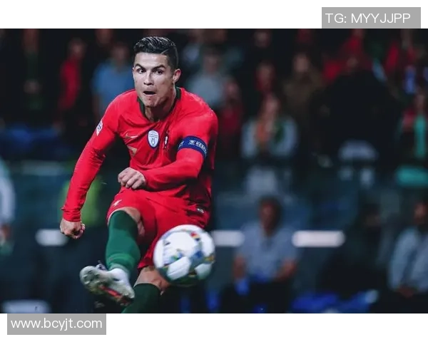 足球巨星名字巧妙剪辑汇聚成独特创意展现绿茵魅力风采