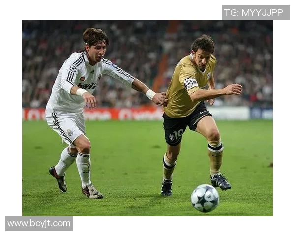 足球场上的英雄时刻 球星逆袭拯救对手的感人瞬间