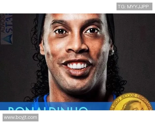 足球巨星逗趣瞬间大曝光笑翻全场摄像机前搞怪表情尽显天赋